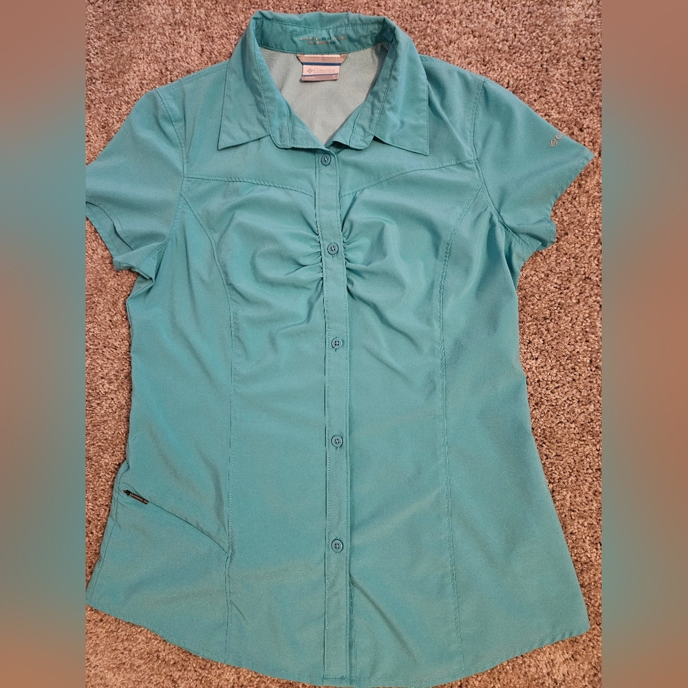 Columbia women's turquoise button down vented back zip pocket fitted shirt,  sm
